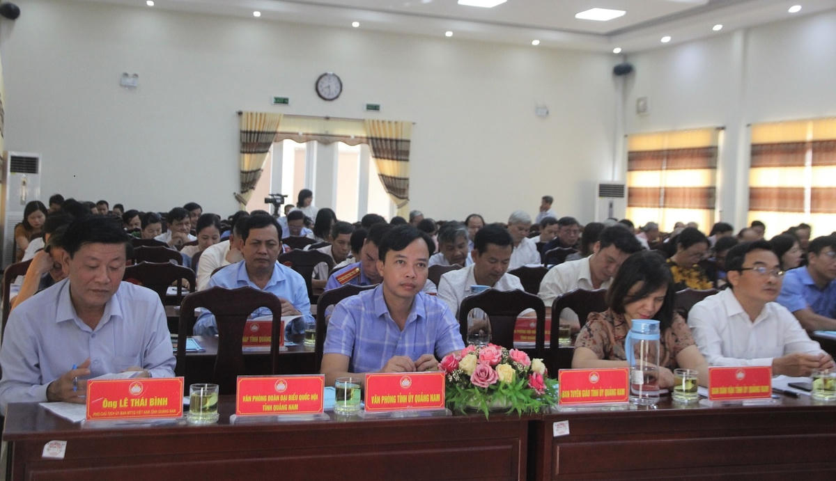 Các đại biểu tham dự hội nghị.