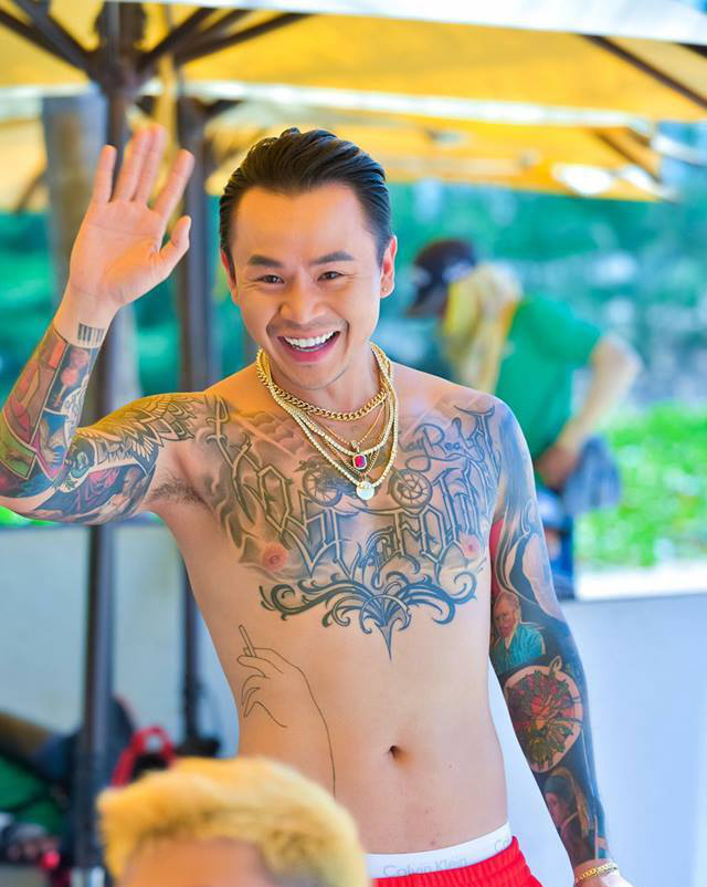 Rapper Binz sở hữu nhiều hình xăm trên cơ thể.