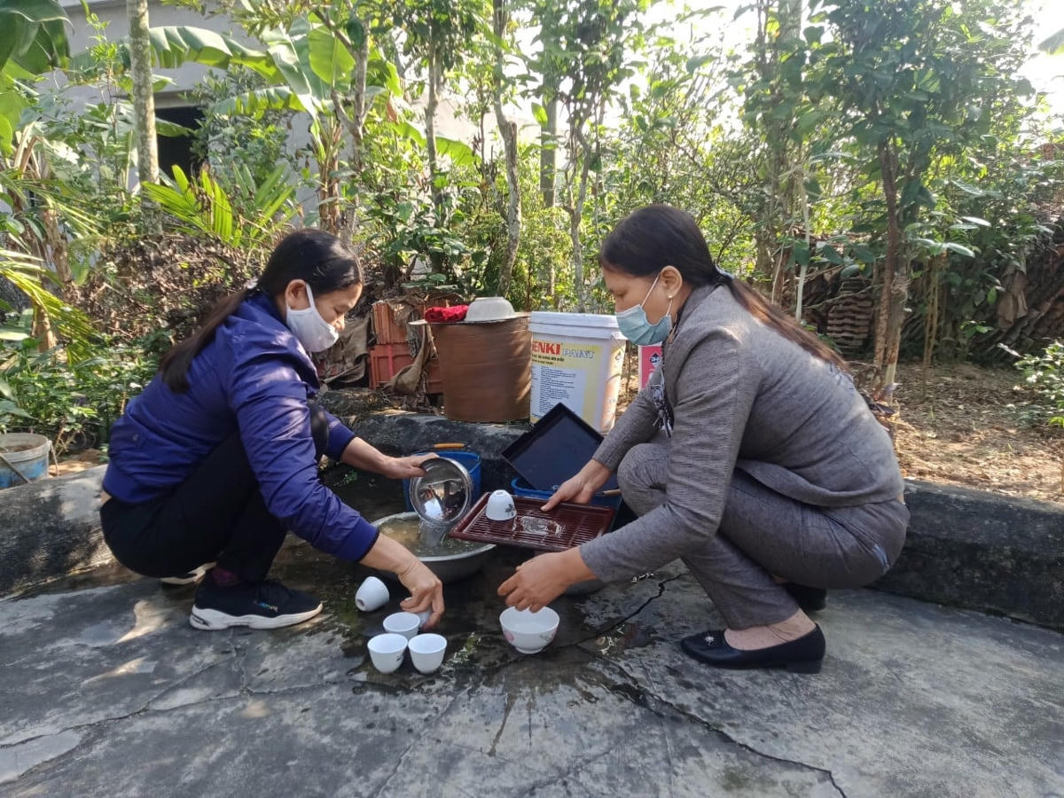 [ẢNH] Vụ Bản, Nam Định: Trước Tết, Hội phụ nữ tìm đến các cụ già neo đơn 