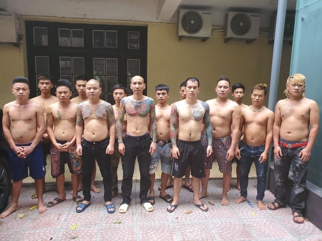 Phú Lê và những người bị triệu tập. Ảnh: N.H.