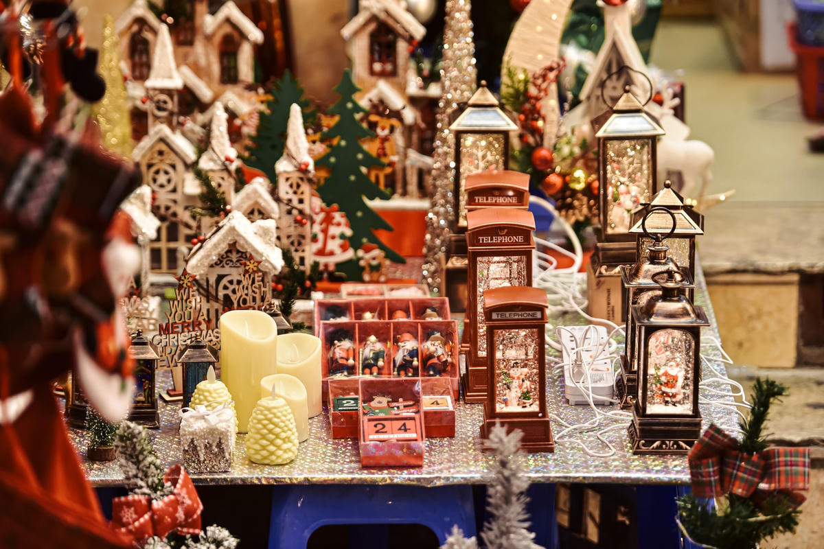 Theo đó các sản phẩm phục vụ mùa Noel năm nay đa dạng chủng loại, phong phú về kích cỡ hơn các năm trước rất nhiều.