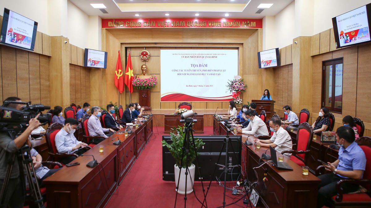 Quang cảnh buổi tọa đàm.