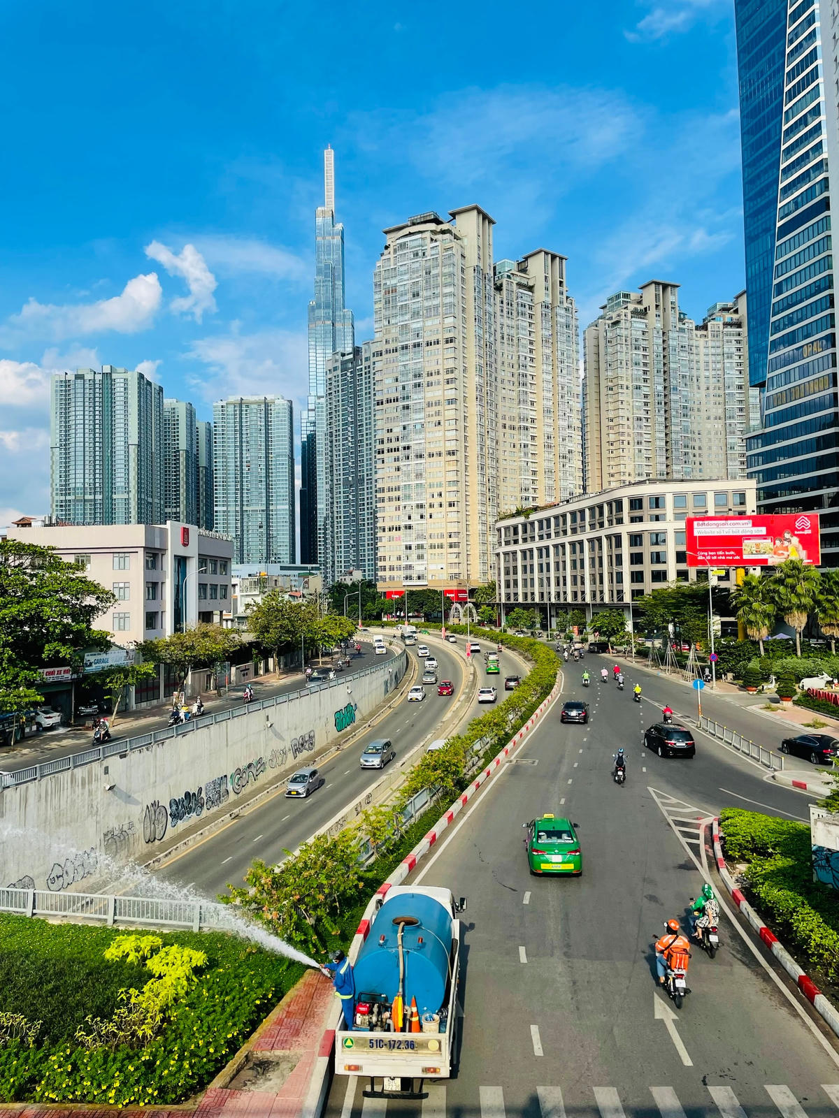 Du khách có thể kết hợp đi tham quan ở các địa điểm tại TP Hồ Chí Minh trong các buổi tối trong tuần Giáng sinh.