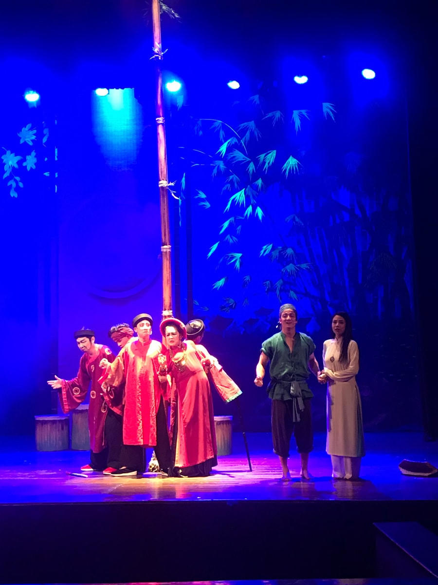 Cảnh trong vở Cây tre thần.