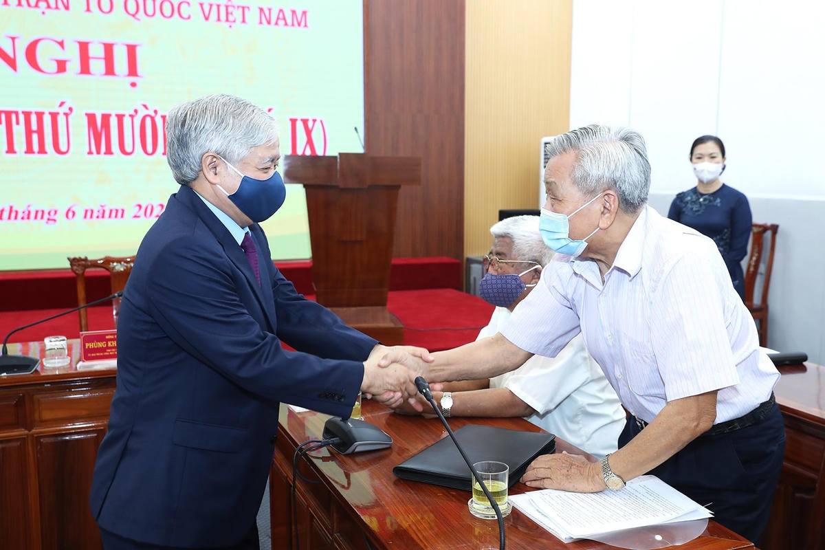 Chủ tịch Đỗ Văn Chiến và các đại biểu tại Hội nghị.