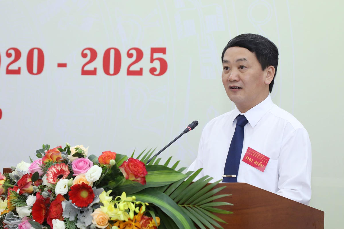 Phó Chủ tịch - Tổng Thư ký Hầu A Lềnh phát biểu khai mạc Đại hội. Ảnh: Quang Vinh.