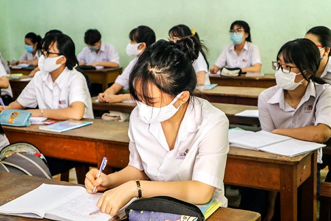 Tiết học của lớp 11A3, Trường THPT Lý Tự Trọng, TP. Nha Trang, năm học 20220 -2021. 