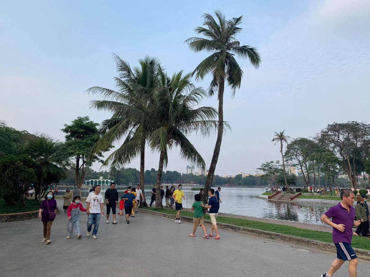 Hà Nội: Yêu cầu người dân không tập thể dục ở vườn hoa, công viên