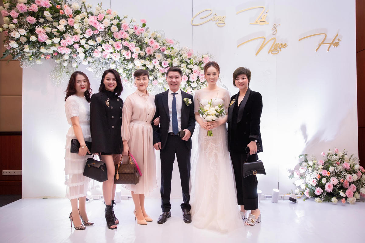NSND Công Lý và bạn gái Ngọc Hà đã có 5 năm gắn bó trước khi đi đến hôn nhân.