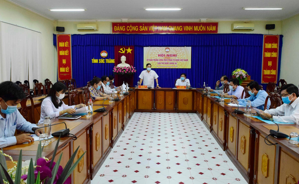 UBMTTQ Việt Nam tỉnh Sóc Trăng triển khai khẩn trương kế hoạch hỗ trợ người bán vé số lẻ. 