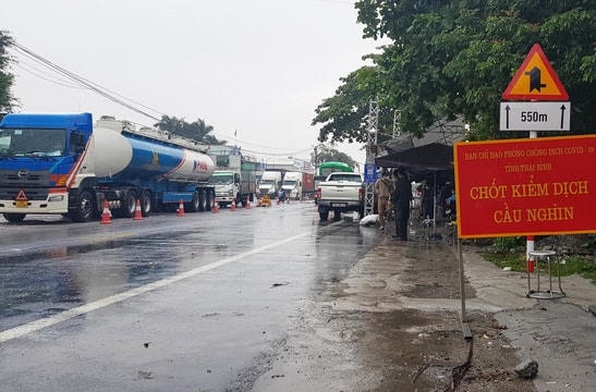 Chính quyền tỉnh Thái Bình chỉ đạo tạm dừng hoạt động các chốt kiểm soát dịch trên địa bàn tỉnh từ trưa nay, 17/10 