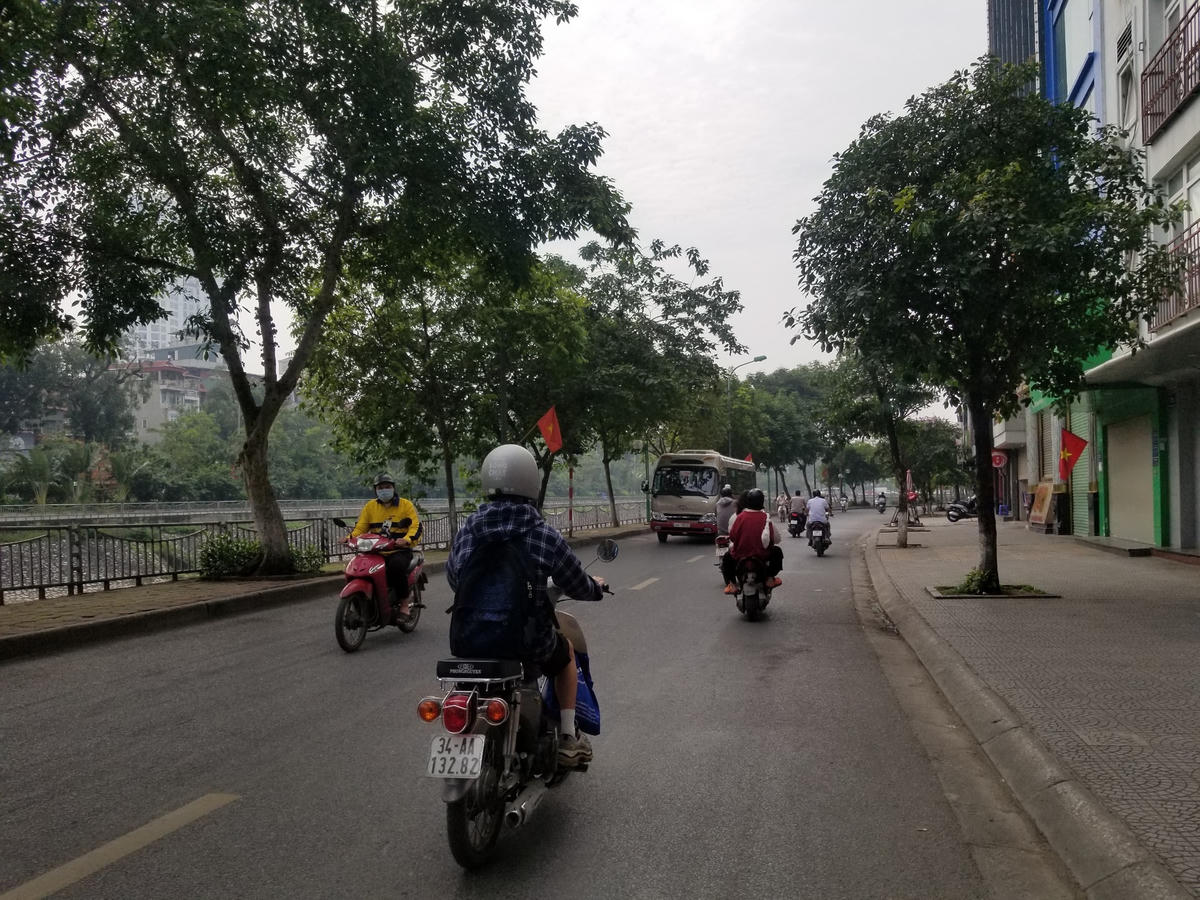 Đường Nguyễn Khang.