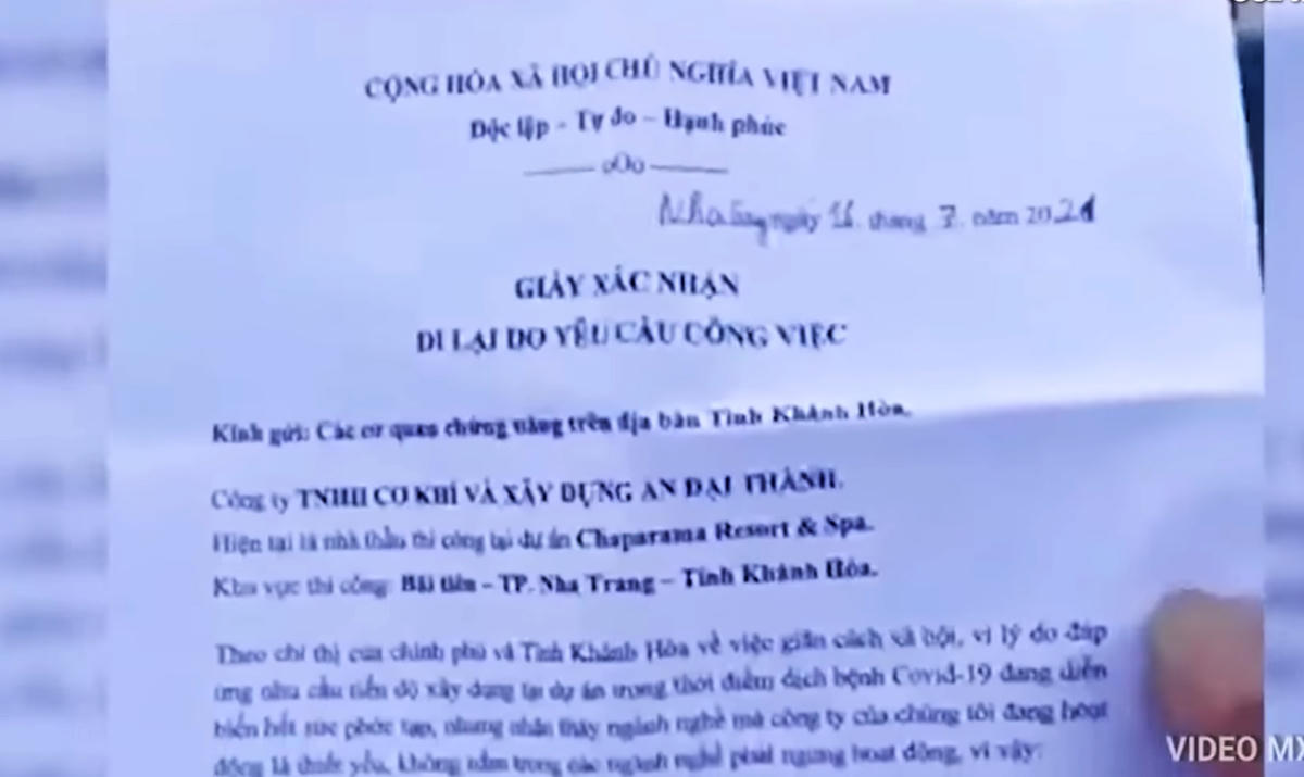 Công nhân đã trình giấy xác nhận của công ty đi lại yêu cầu công việc, cũng đã bị tổ liên ngành tịch thu cùng các giấy tờ khác. 