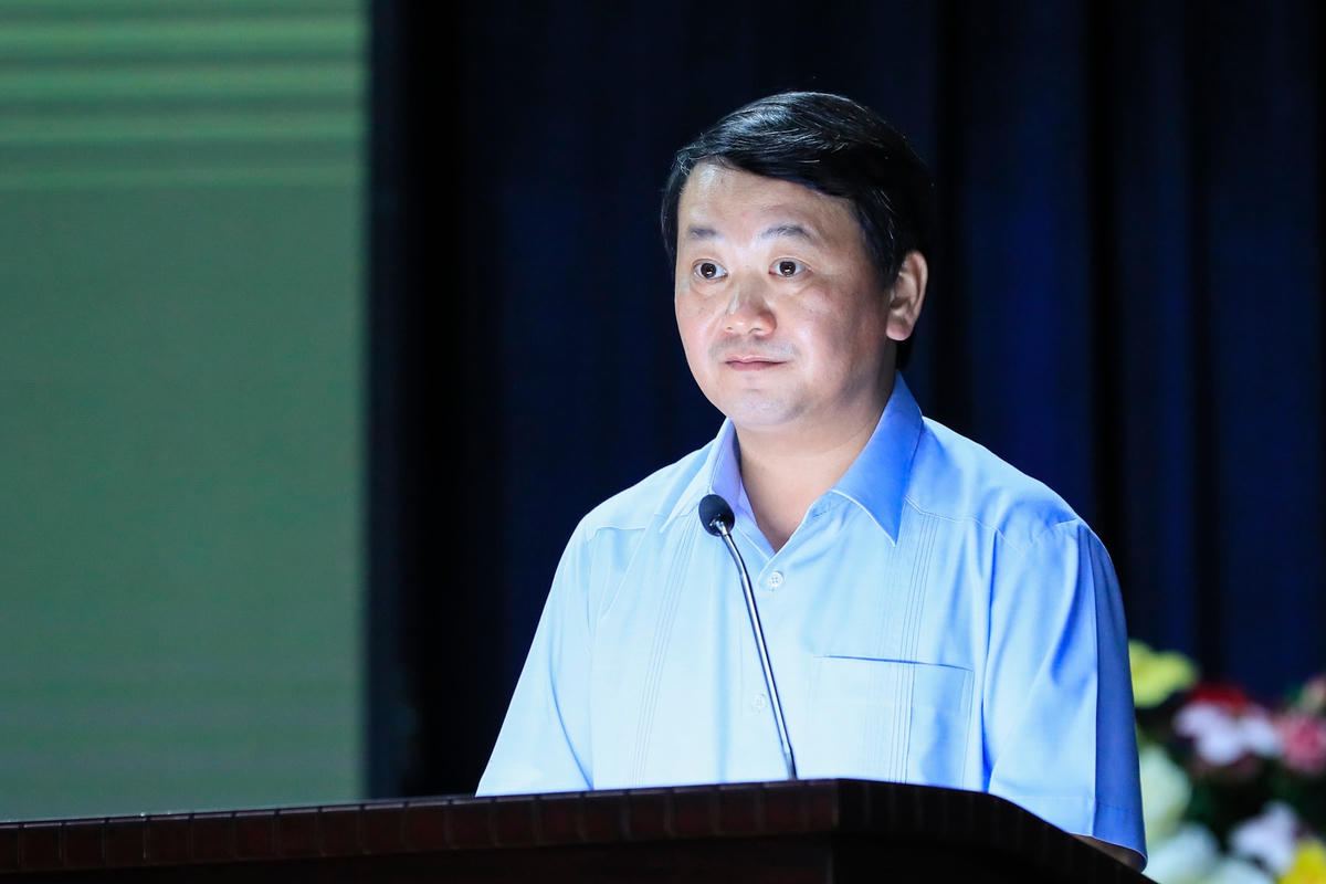 Bộ trưởng, Chủ nhiệm UBDT Hầu A Lềnh phát biểu tại Hội nghị.