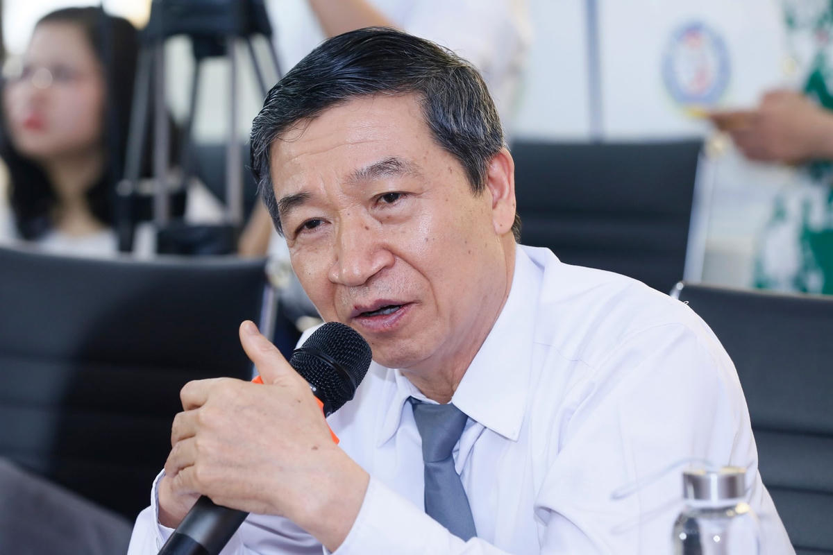 Tiến sĩ luật học Lê Ngọc Khánh chia sẻ tại tọa đàm. Ảnh: Quang Vinh.