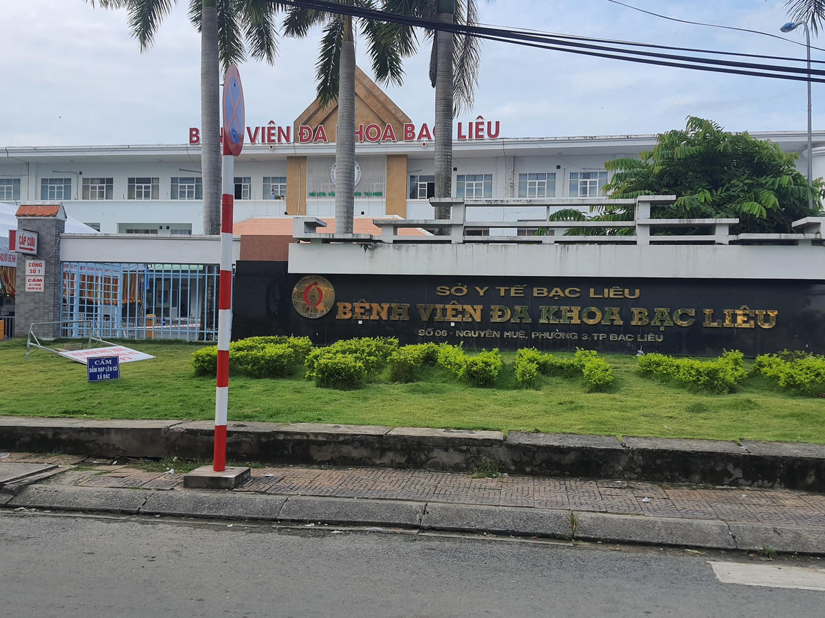 Tại Bệnh viện đa khoa Bạc Liêu đã xuất hiện các ca bệnh Covid-19 ở một số khoa chưa rõ nguồn lây, bệnh viện đã tạm dừng khám bệnh ở một số khoa để tăng cường công tác phòng chống dịch.