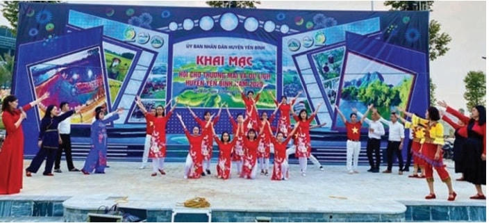 “Ngày mới trên quê hương hồ Thác” - tiếng hoan ca từ một chương trình nghệ thuật hấp dẫn mới được tổ chức.
