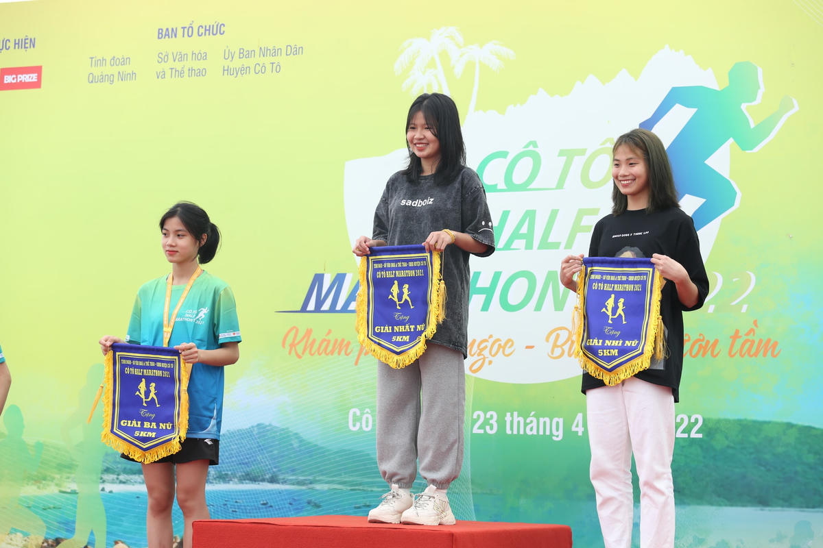 Các vận động viên dẫn đầu tại cự ly 5 km nữ bao gồm Lê Mai Hồng Ngọc (51562) đứng đầu, Đinh Thị Thu Hương (51561) về thứ hai, Trần Thị Ngọc Ánh (51275) về thứ ba.