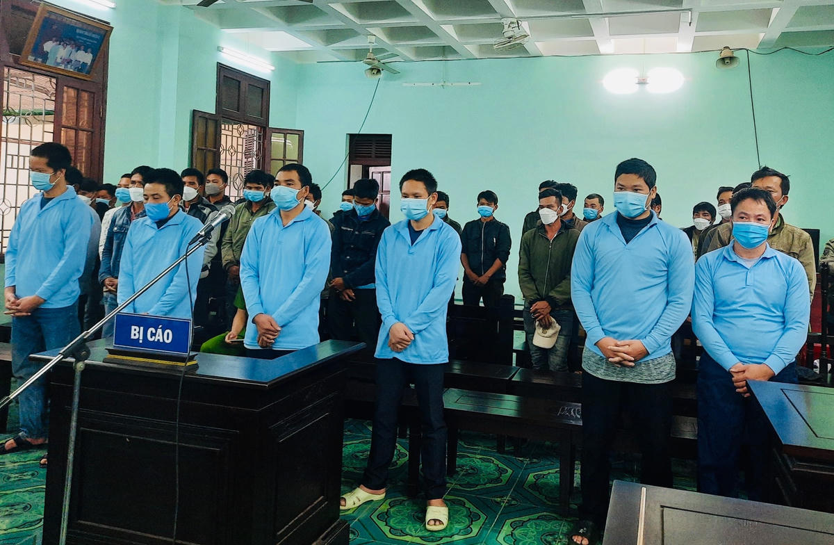 Các bị cá tại phiên tòa.