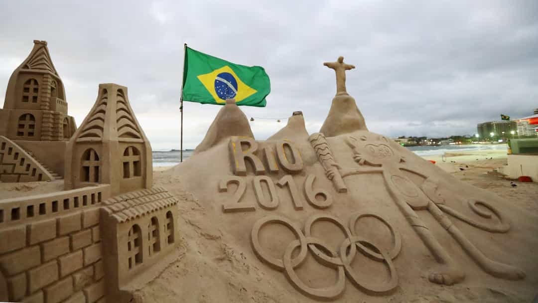 Một tác phẩm điêu khắc trên cát mô tả các địa danh khác nhau của TP Rio de Janeiro trước Thế vận hội.  