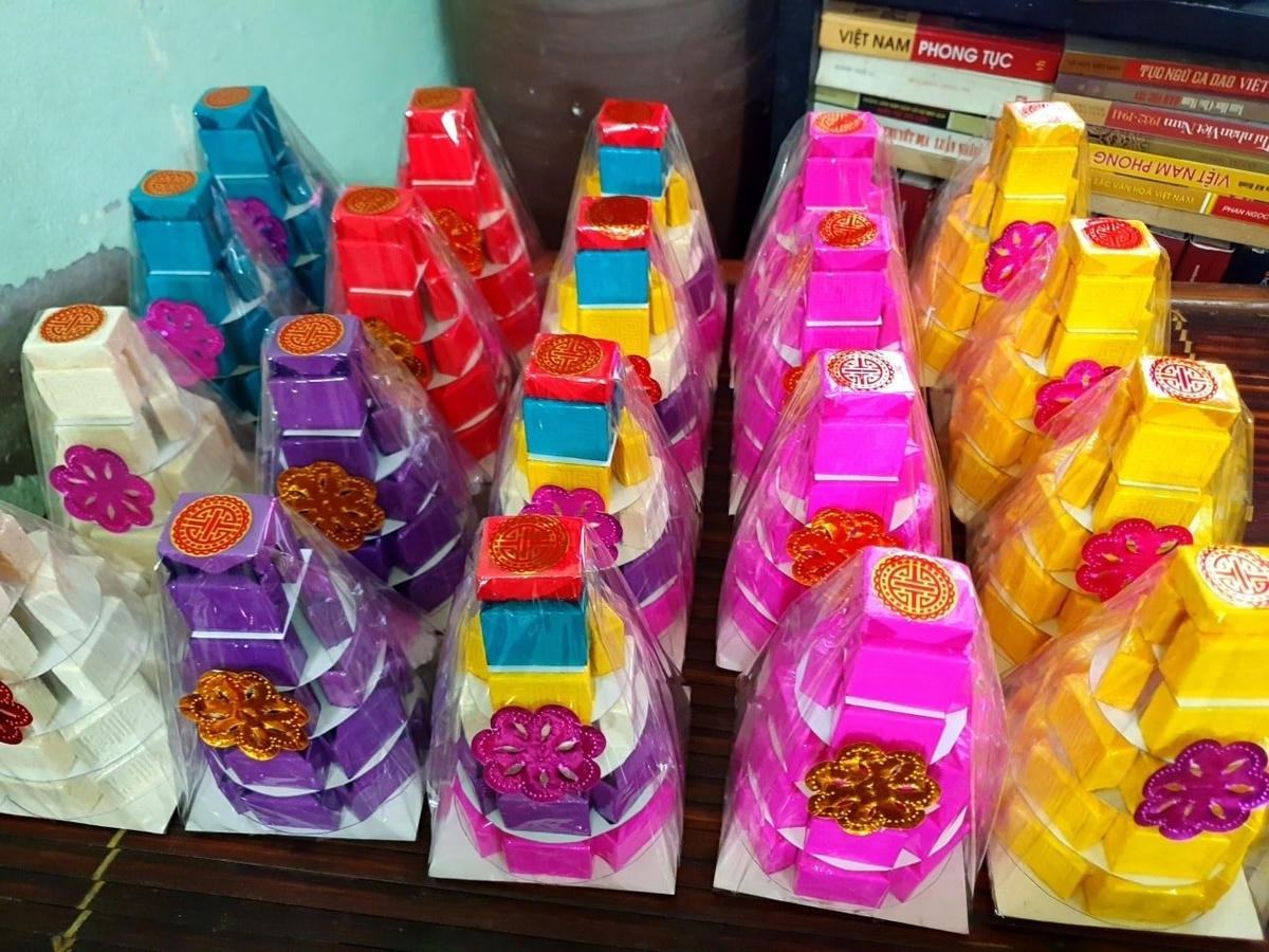 Bánh khảo được trang trí, bày biện đẹp mắt.