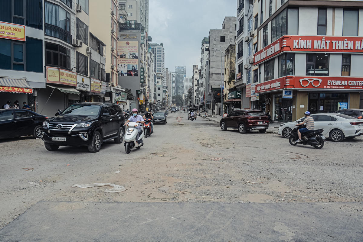 Dự án có tổng diện tích đất thu hồi 9.283m2 của 80 hộ dân và 11 tổ chức. Tháng 6/2020, có 77/80 hộ gia đình, cá nhân và 11/11 tổ chức đã bàn giao mặt bằng để phục vụ công tác phá dỡ. Chỉ còn lại 3 hộ dân tại các số nhà: 71, 73, 75 Vũ Trọng Phụng (khoảng 96m2) chưa chịu bàn giao mặt bằng do không chấp nhận phương án bồi thường, hỗ trợ.