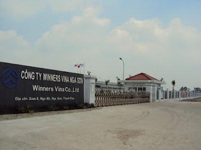 Anh H. được xác định đã bán phụ kiện điện thoại trước cổng Công ty may Winners Vina trong nhiều ngày liên tục.