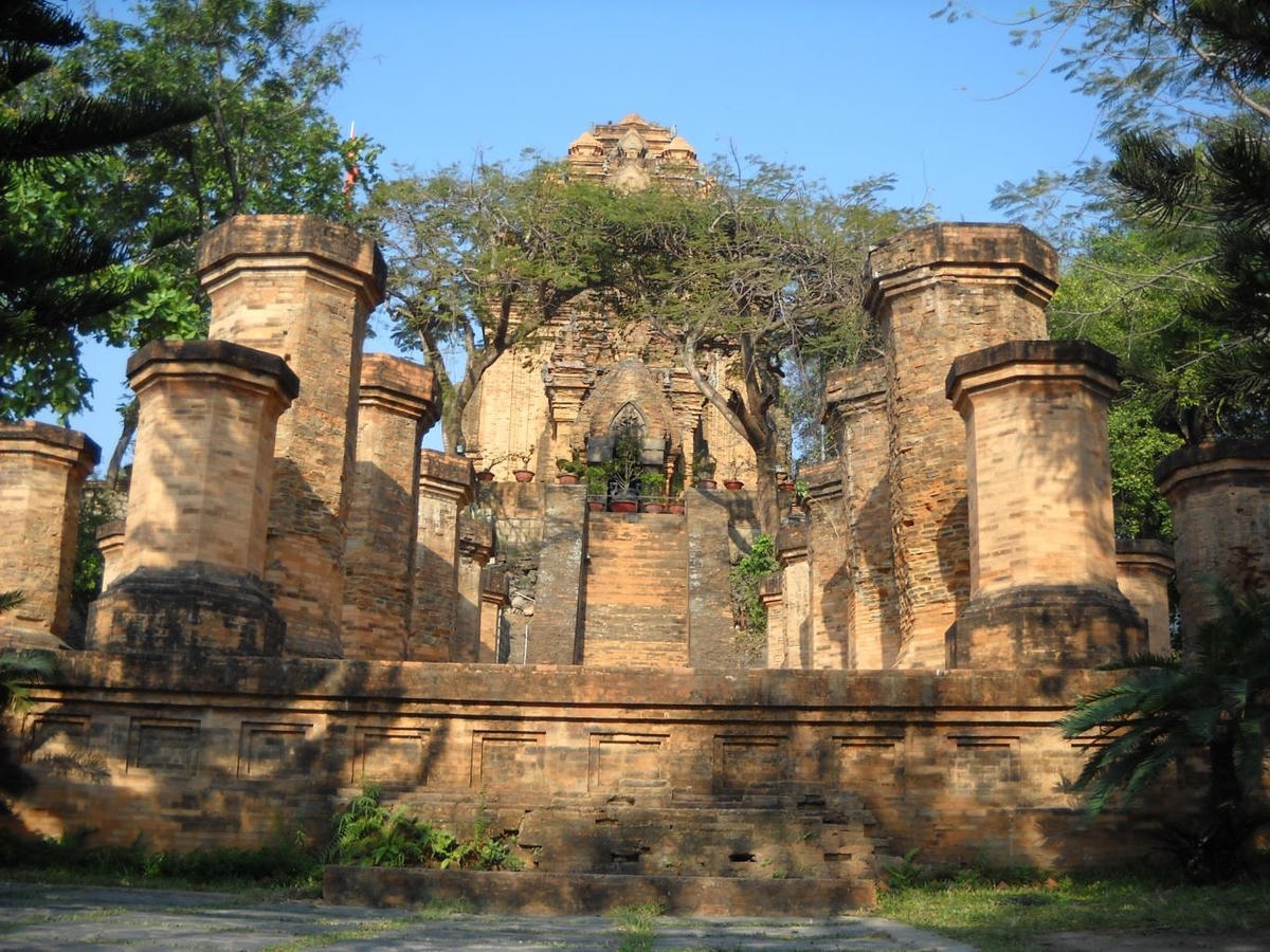 Tháp Bà Ponagar.
