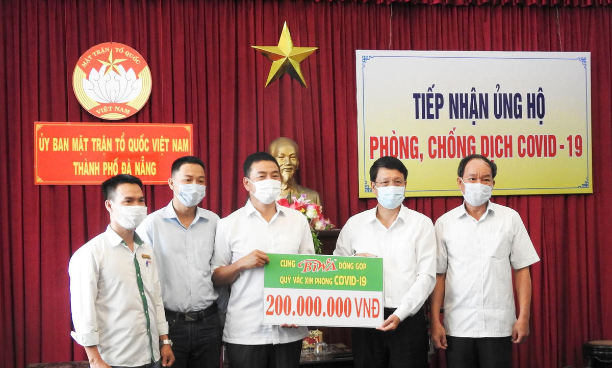 Công ty CP Bình Vinh ủng hộ Quỹ vaccine phòng Covid-19. Ảnh Thanh Tùng.Viện KSND cấp cao tại Đà Nẵng ủng hộ Quỹ vaccine phòng Covid-19. Ảnh Thanh Tùng.Công ty TNHH MTV Điện lực Đà Nẵng ủng hộ Quỹ vaccine phòng Covid-19. Ảnh Thanh Tùng.Trường Đại học TDTT Đà Nẵng ủng hộ Quỹ vaccine phòng Covid-19. Ảnh Thanh Tùng.Bí thư quận Hải Châu (Đà Nẵng) Vũ Quang Hùng (thứ 2 từ trái sang), trao 900 triệu đồng ủng hộ Quỹ vaccine phòng Covid-19. Ảnh Thanh Tùng.Công ty TNHH MTV thép VAS Việt Mỹ ủng hộ phòng, chống dịch Covid-19. Ảnh Thanh Tùng.Công ty CP Thủy điện A Vương, ủng hộ Quỹ vaccine phòng Covid-19. Ảnh Thanh Tùng.