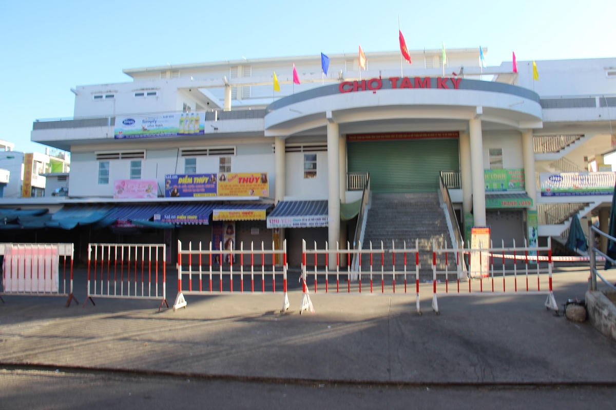 Khu vực gần chợ Tam Kỳ bị phong tỏa.