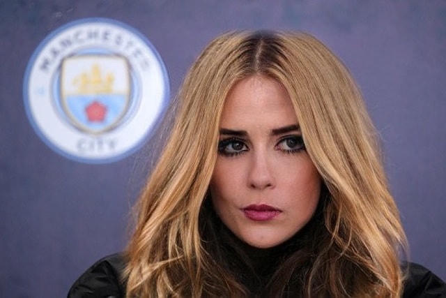 Pep Guardiola là vị HLV đầu tiên được các CĐV Ngoại hạng Anh chú ý đến và ai ai cũng đều trầm trồ với nhan sắc xinh đẹp khó tin của “nữ HLV” Pep Guardiola.