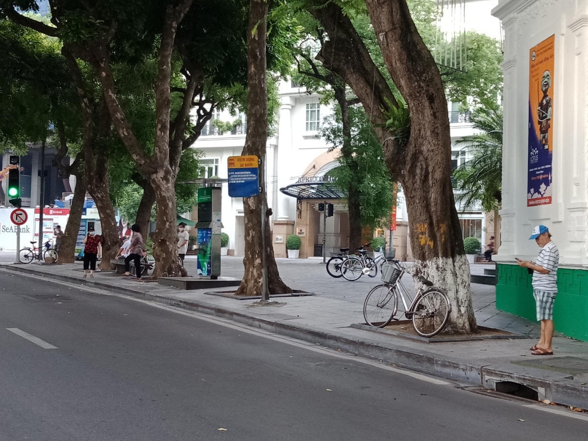 Phần lớn là những người cao tuổi tập thể dục buổi sáng, tuy nhiên ý thức phòng, chống dịch lại rất kém.