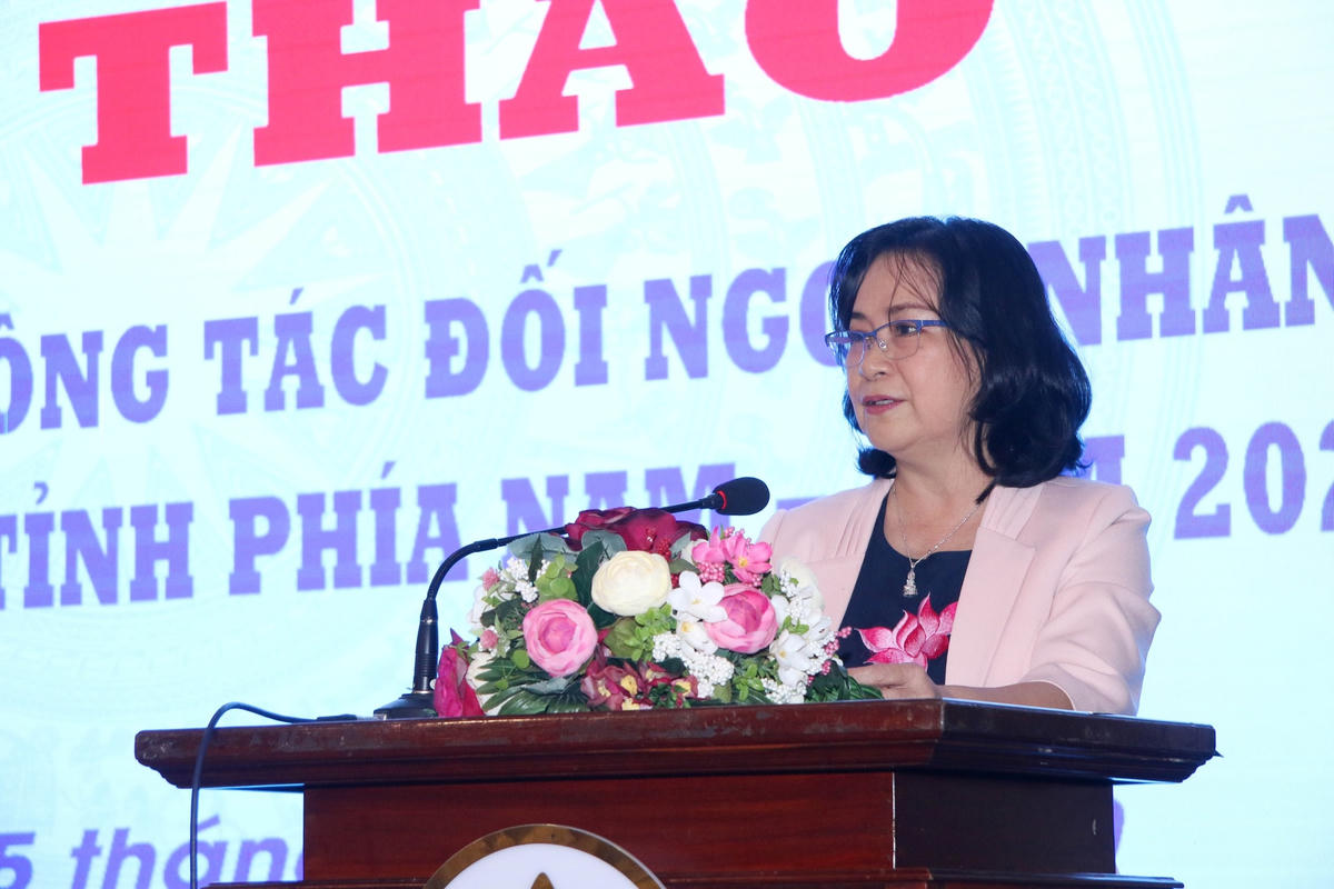 Bà Võ Thị Hồng Ánh, Phó Chủ tịch UBND TP Cần Thơ  phát biểu khai mạc hội nghị
