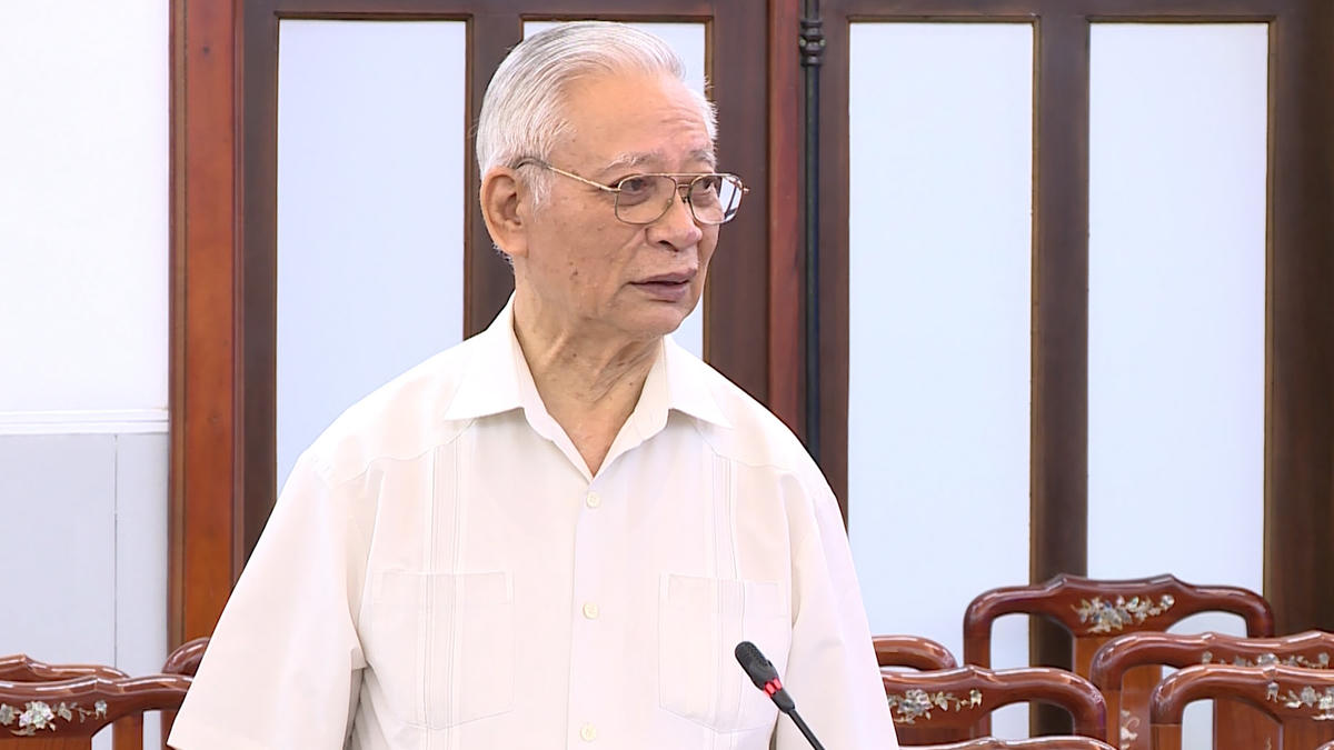 PGS.TS Trần Hậu, nguyên Giám đốc Trung tâm công tác Lý luận phát biểu tại Hội thảo.