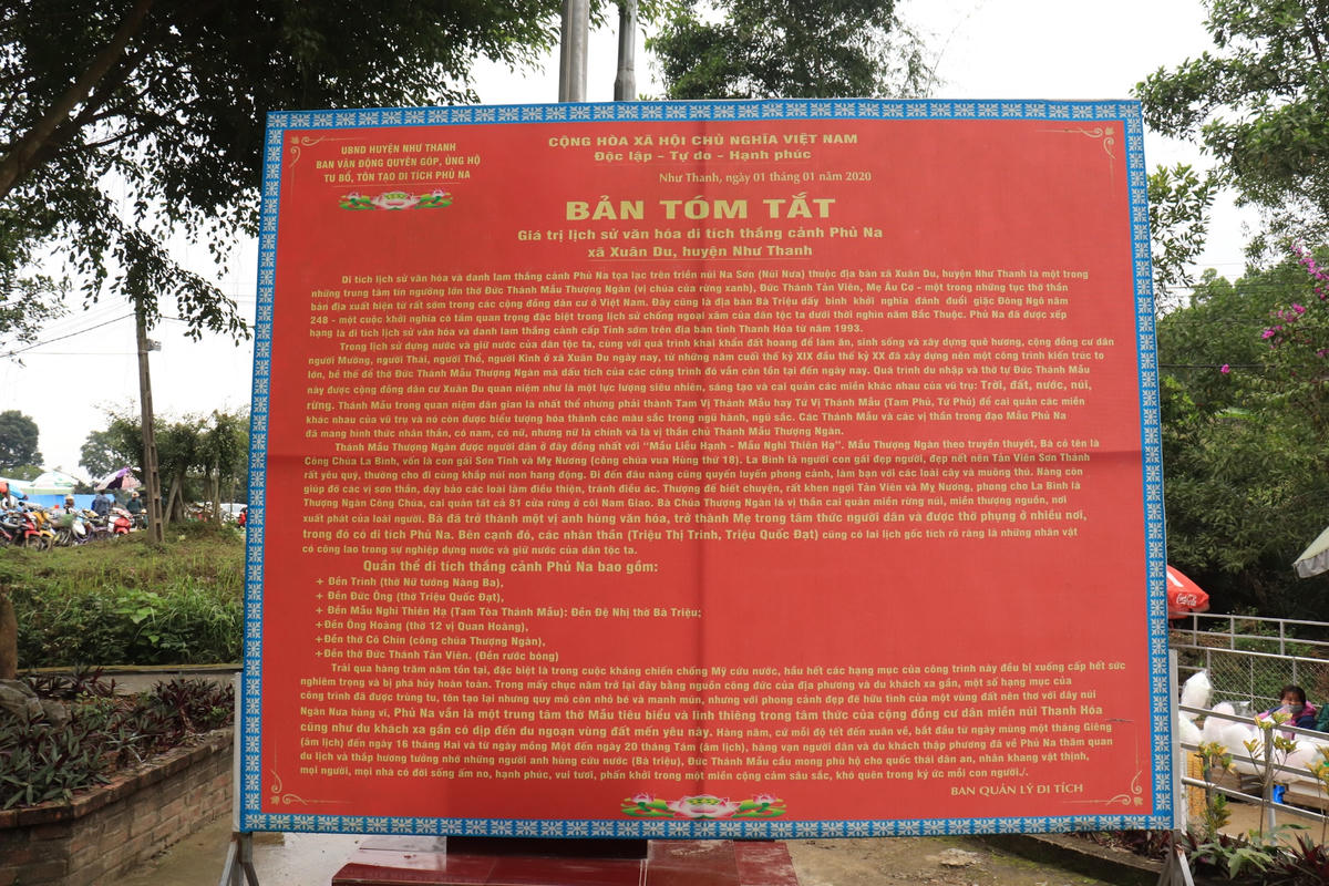 Ngày 28/1/1993, Phủ Na được Nhà nước công nhận là di tích lịch sử văn hoá và thắng cảnh. Phần tóm tắt chi tiết lịch sự văn hoá của di tích thắng cảnh được BQL di tích đặt ngay lối vào để du khách nắm bắt được thông tin.