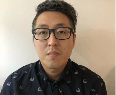 Nghi phạm Jeong In Cheol tại cơ quan chức năng.