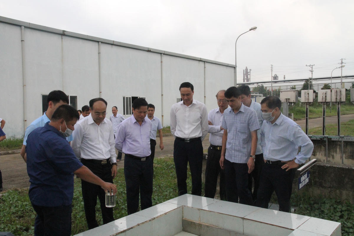 Đoàn giám sát khảo sát thực tế tại Trạm xử lý nước thải tập trung, KCN Thụy Vân, thành phố Việt Trì.