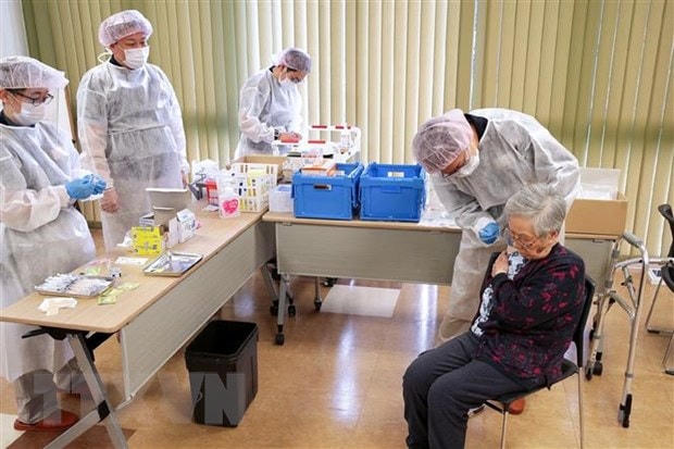 Nhật Bản cảnh báo các biến thể mới của SARS-CoV-2 dễ lây lan hơn