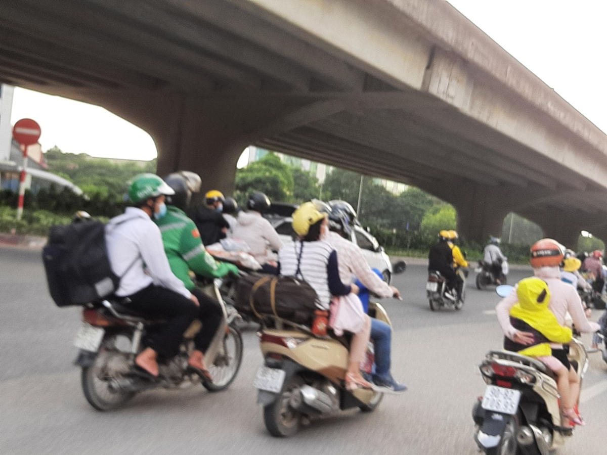 [ẢNH] Người dân quay trở lại Thủ đô sau kỳ nghỉ lễ