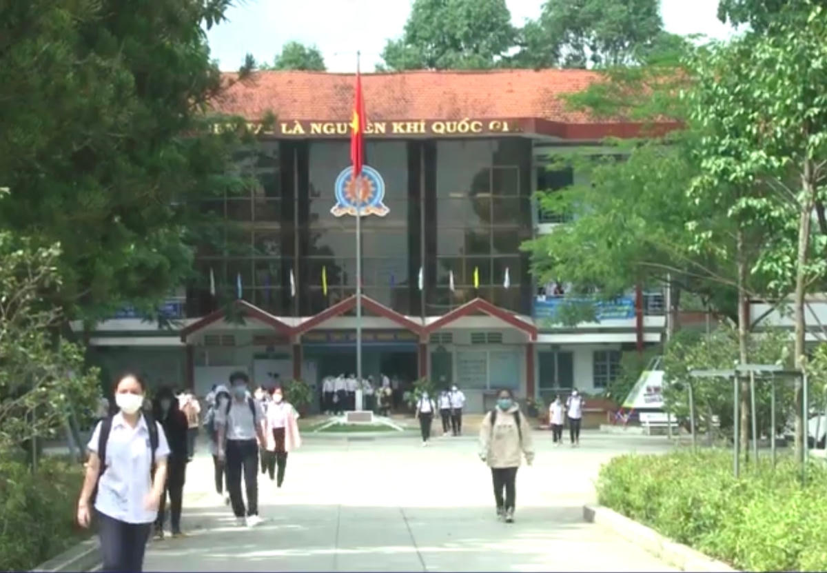 Một điểm thi tại trường THPT chuyên Hùng Vương.