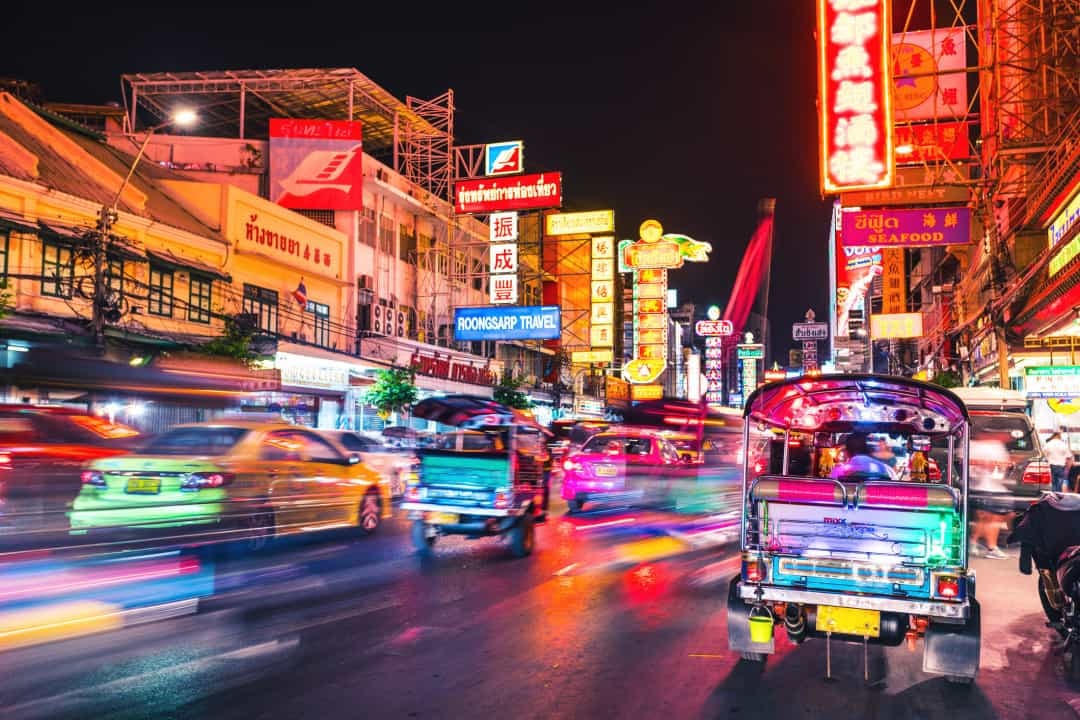 Từ năm 1980 đến 1990, thành phố đã phát triển kinh tế và trở thành trung tâm thương mại, tài chính và văn hóa của Thái Lan.  