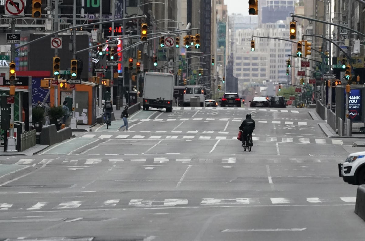 Giao thông thưa thớt tại một tuyến phố ở New York, Mỹ.