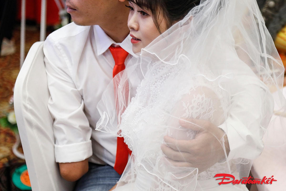 Anh  Trương Xuân Lâm nguyện sẽ che chở trọn đời cho người vợ của mình dù chỉ bằng một cánh tay còn lại.