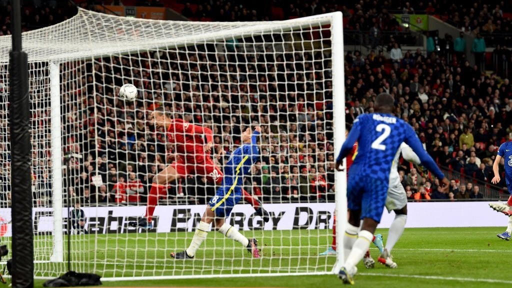 Matip đánh đầu tung lưới Chelsea ở phút 67.