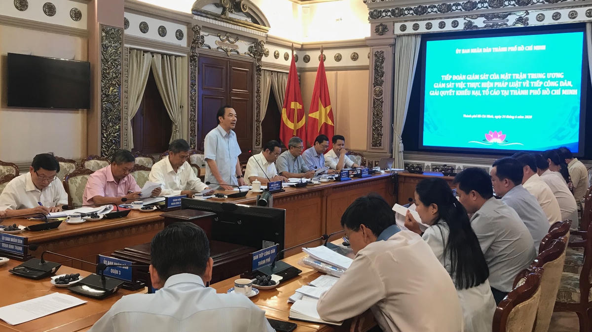 Quang cảnh buổi làm việc.