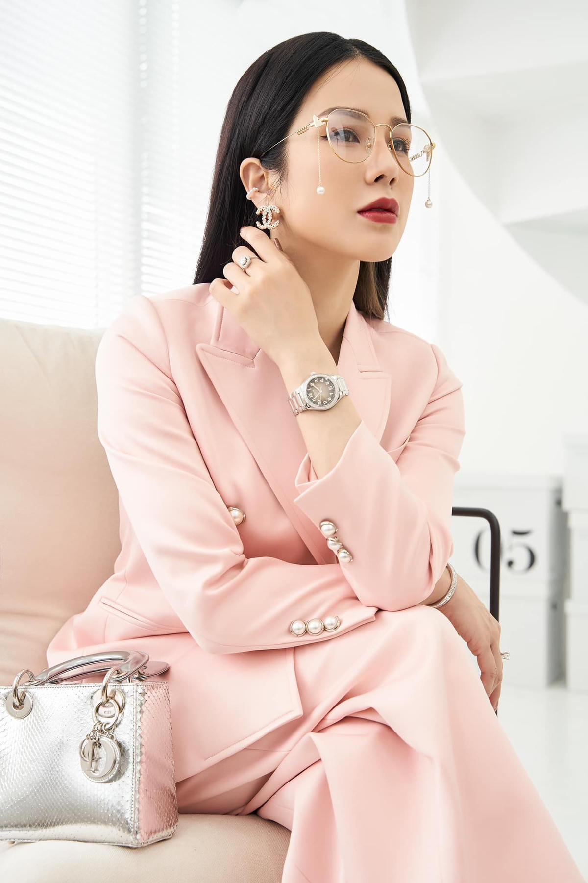 Diệp Lâm Anh dọn khỏi nhà, chính thức ly thân chồng thiếu gia.