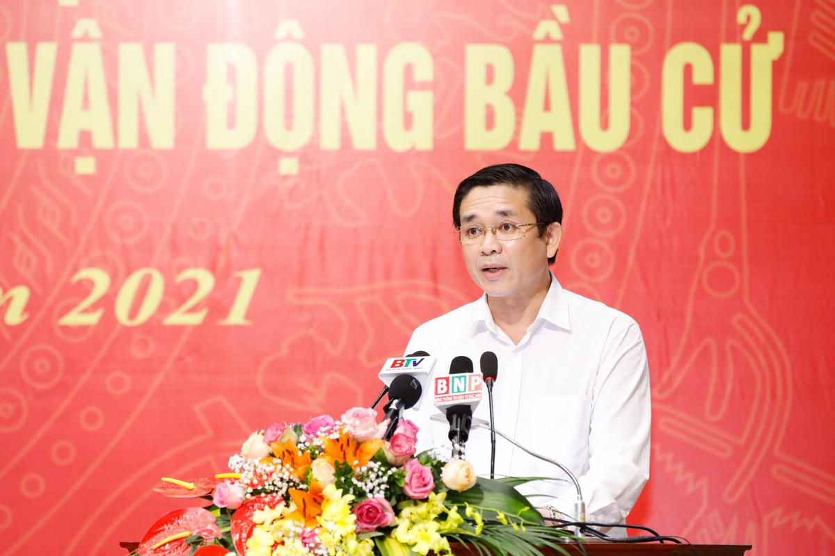 Phó Chủ tịch Thường trực Ủy ban MTTQ tỉnh Bắc Ninh Lê Đức Kỳ triển khai kế hoạch tiếp xúc cử tri để vận động bầu cử.