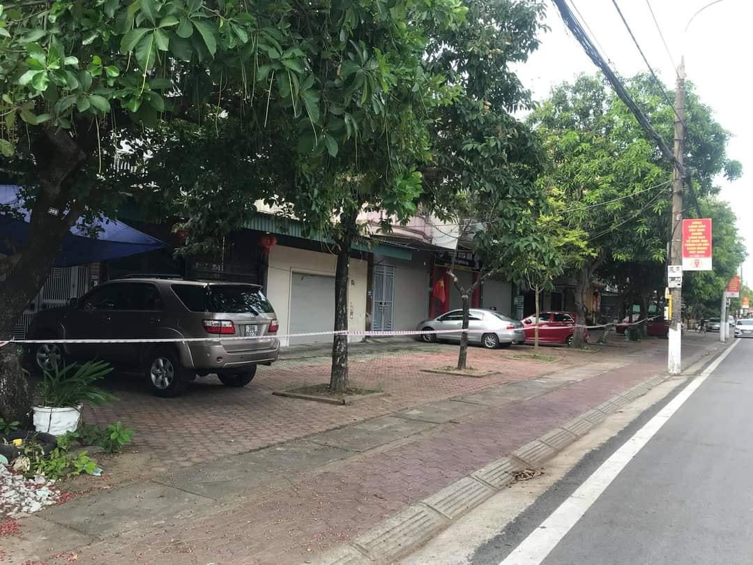Khu phố ăn uống đường Nguyễn Du đã bị phong tỏa.