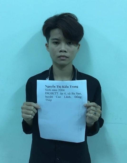 Bị quản lý gây khó, nhóm thanh niên vác mã tấu chém lia lịa