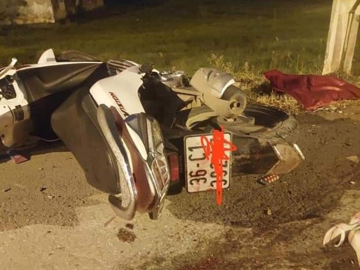Chiếc xe máy tại hiện trường.